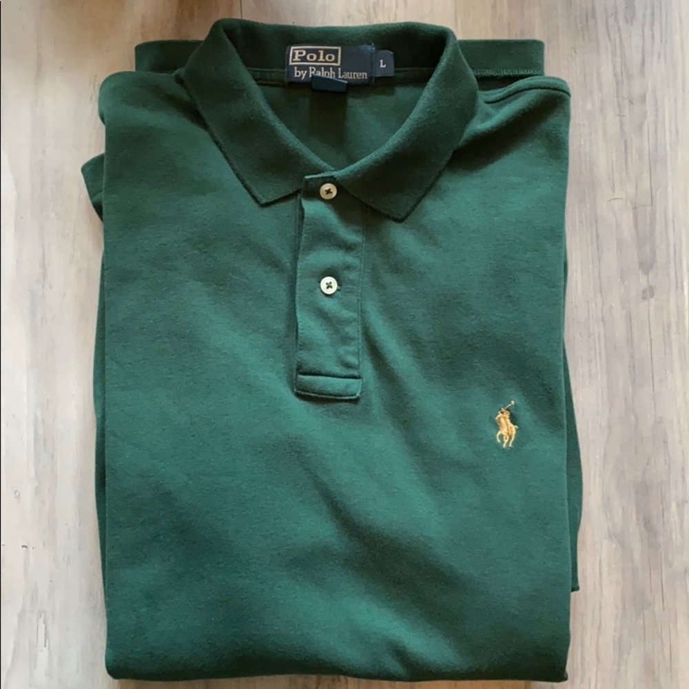 Short-sleeve polo shirt.